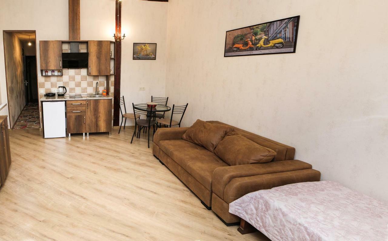 Natia'S Apartment On Dadiani St. 1 Tbilisi Exterior photo